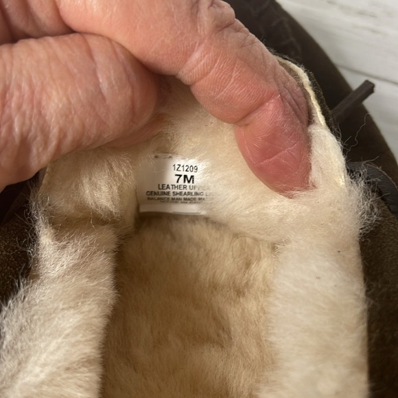 NWOT Unisex Vineyard Vines Brown Sherpa Lined Suede Slipper - Picture 6 of 9